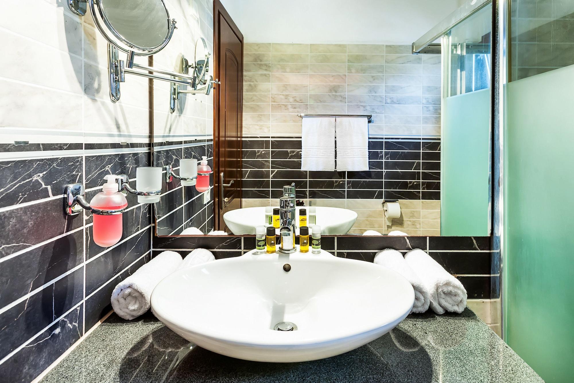 Nereides Hotel Chaniotis Dış mekan fotoğraf